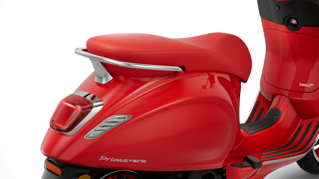 Vespa_Primavera_RED_125_RossoRED_Closeup-Posteriore-1024x576-1024x1024